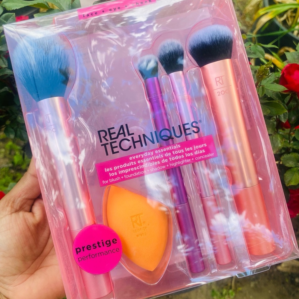 New 💕 Real Techniques Brush Set 💕